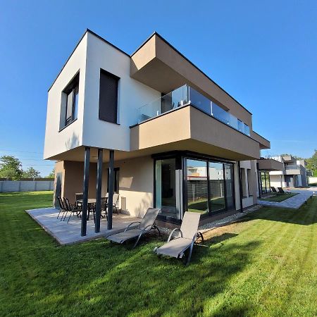 شقة Zea Apartmanhaz بالاتونفينيفيس المظهر الخارجي الصورة