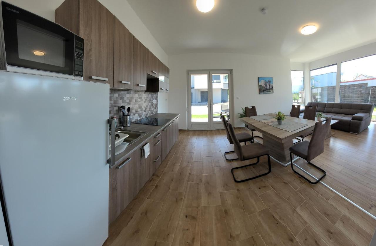 شقة Zea Apartmanhaz بالاتونفينيفيس المظهر الخارجي الصورة